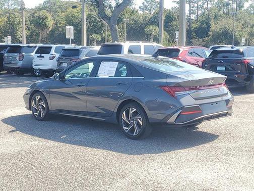 2025 Hyundai ELANTRA SEL