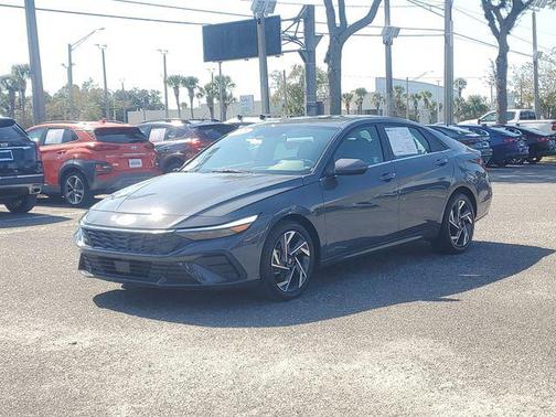 2025 Hyundai ELANTRA SEL