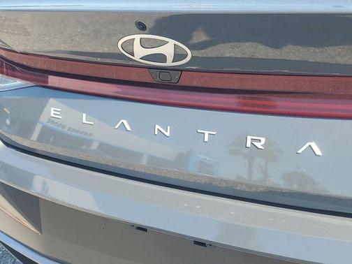 2025 Hyundai ELANTRA SEL
