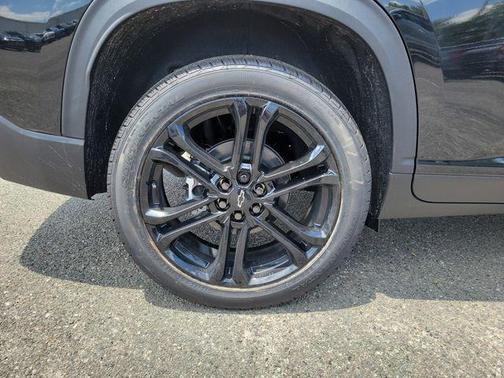 Mosaic Black Metallic 2026 Chevrolet Traverse LT