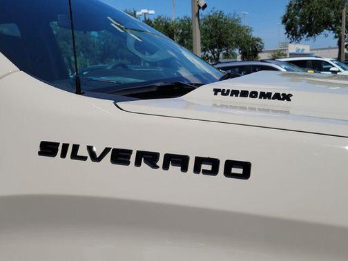 White Sands 2026 Chevrolet Silverado 1500 Custom