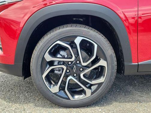 Apex Red 2026 Chevrolet Trax FWD 2RS