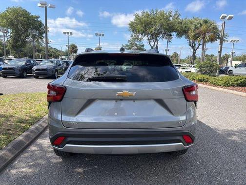 Sterling Gray Metallic 2025 Chevrolet Trax LT
