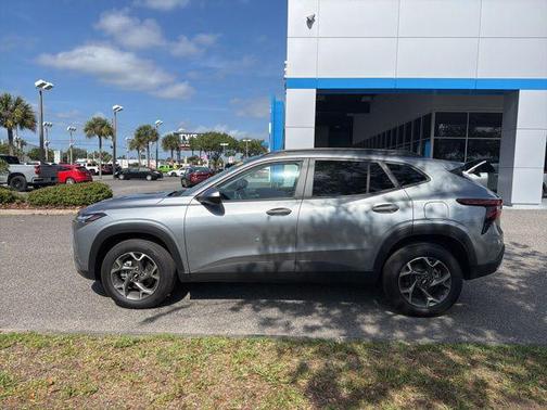 Sterling Gray Metallic 2025 Chevrolet Trax LT