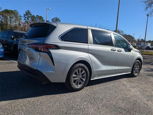 2021 Toyota Sienna XLE 7 Passenger