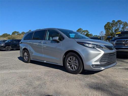 2021 Toyota Sienna XLE 7 Passenger