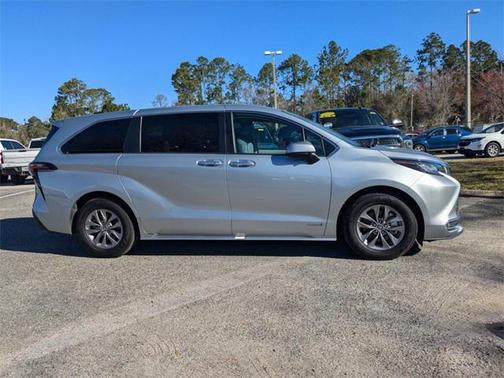 2021 Toyota Sienna XLE 7 Passenger