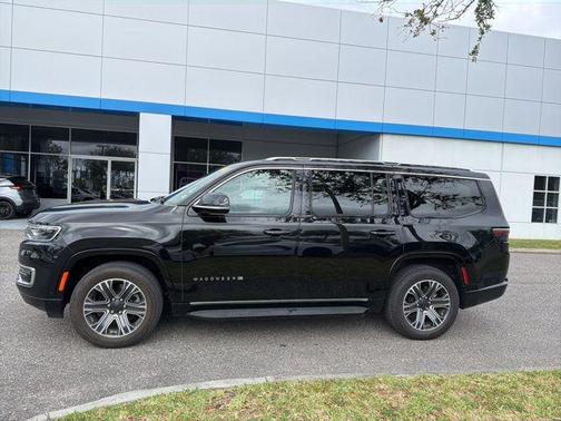 Diamond Black Crystal Pearlcoat 2024 Jeep Wagoneer Series II 4x2