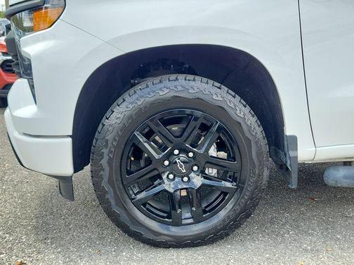 Summit White 2024 Chevrolet Silverado 1500 Custom