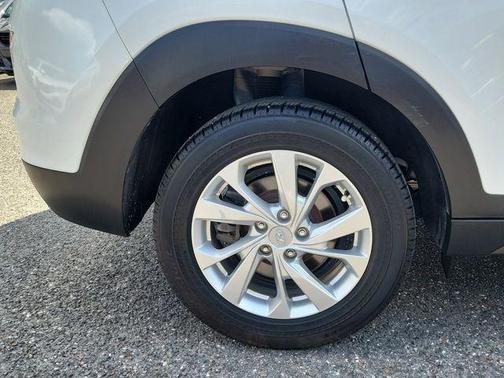 White Pearl 2019 Hyundai TUCSON SE