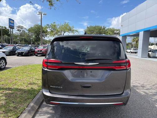Granite Crystal Metallic Clearcoat 2023 Chrysler Pacifica Touring L