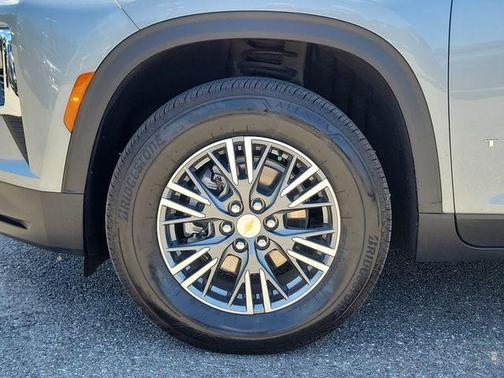 Sterling Gray Metallic 2025 Chevrolet Traverse LT