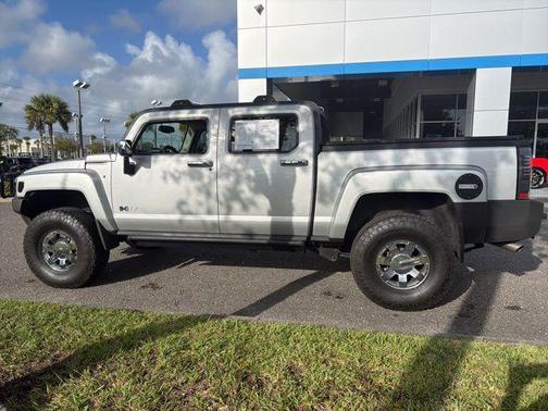 2010 Hummer H3T Alpha