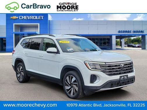 Pure White 2024 Volkswagen Atlas 2.0T SE w/Technology 4MOTION
