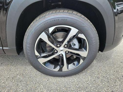 Mosaic Black Metallic 2026 Chevrolet Trax FWD 1RS
