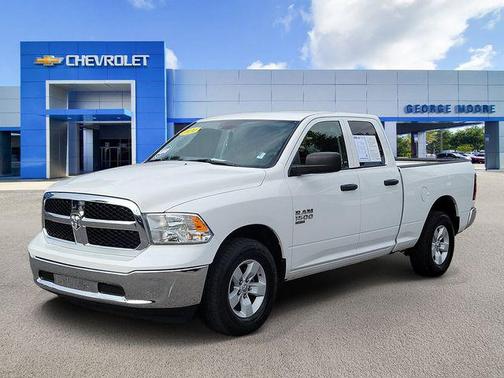 Bright White Clearcoat 2024 RAM 1500 Classic SLT