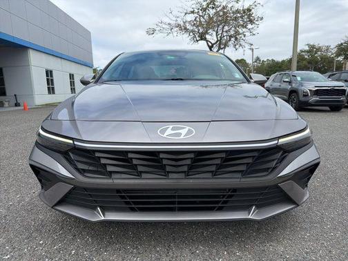 2024 Hyundai ELANTRA SE