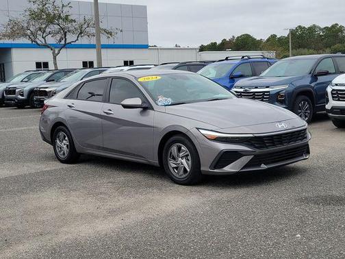 2024 Hyundai ELANTRA SE