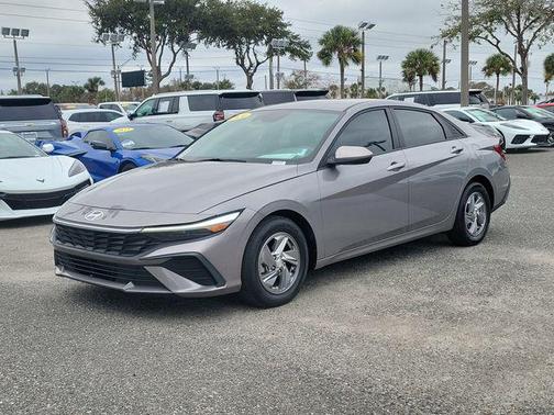 2024 Hyundai ELANTRA SE