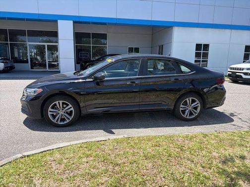 Deep Black Pearl 2024 Volkswagen Jetta 1.5T SE