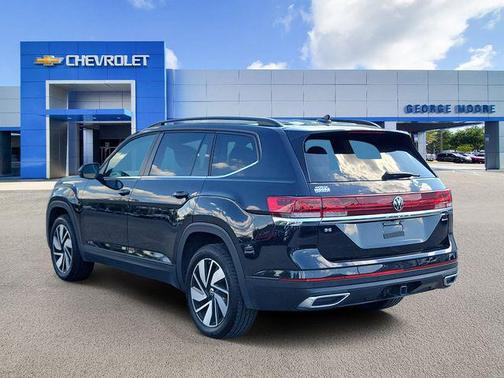 Deep Black Pearl 2024 Volkswagen Atlas 2.0T SE w/Technology 4MOTION