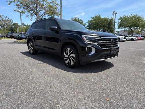 Deep Black Pearl 2024 Volkswagen Atlas 2.0T SE w/Technology 4MOTION