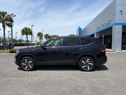 Deep Black Pearl 2024 Volkswagen Atlas 2.0T SE w/Technology 4MOTION