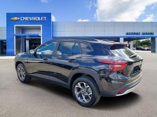 Mosaic Black Metallic 2026 Chevrolet Trax LT
