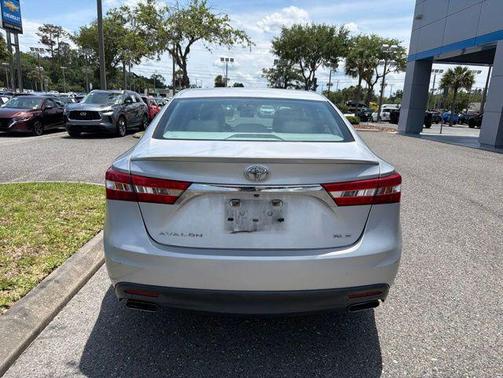 Classic Silver Metallic 2014 Toyota Avalon XLE
