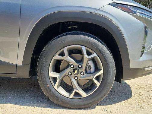Sterling Gray Metallic 2026 Chevrolet Trax LT