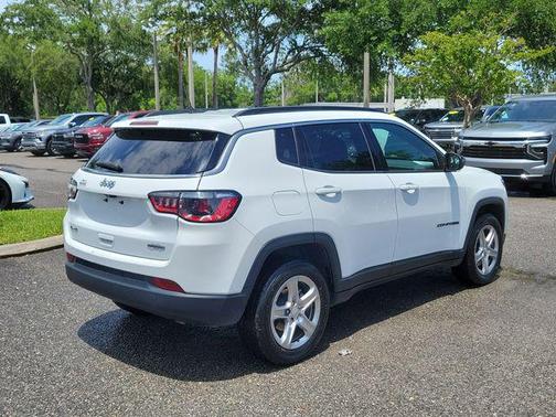 Bright White Clearcoat 2024 Jeep Compass Latitude