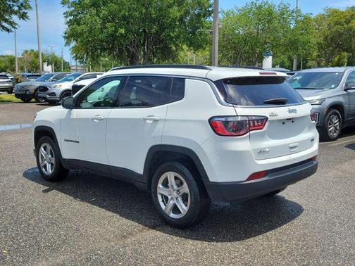 Bright White Clearcoat 2024 Jeep Compass Latitude
