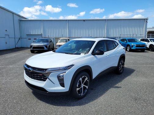 Summit White 2026 Chevrolet Trax FWD 1RS
