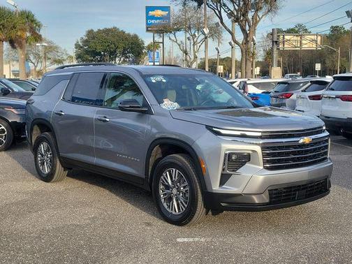 2025 Chevrolet Traverse LT