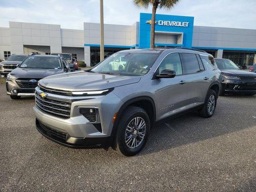 2025 Chevrolet Traverse LT