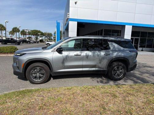 Sterling Gray Metallic 2026 Chevrolet Traverse LT