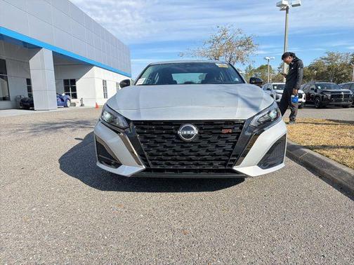 2025 Nissan Altima SR FWD