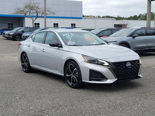 2025 Nissan Altima SR FWD