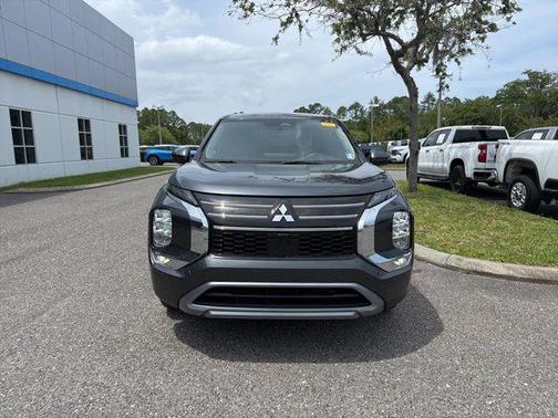 Graphite Gray 2025 Mitsubishi Outlander SE