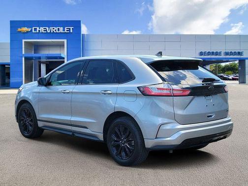 Iconic Silver Metallic 2023 Ford Edge SE