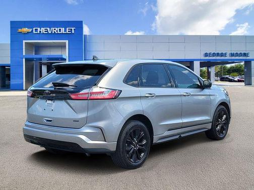 Iconic Silver Metallic 2023 Ford Edge SE