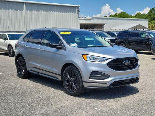 Iconic Silver Metallic 2023 Ford Edge SE