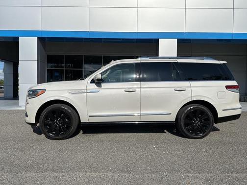 2023 Lincoln Navigator Reserve