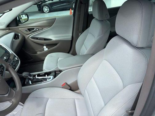 Summit White 2024 Chevrolet Malibu 1LS