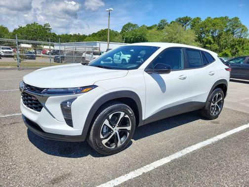 Summit White 2026 Chevrolet Trax FWD 1RS