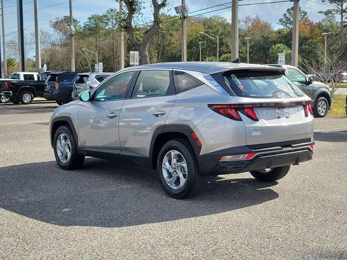2023 Hyundai TUCSON SE