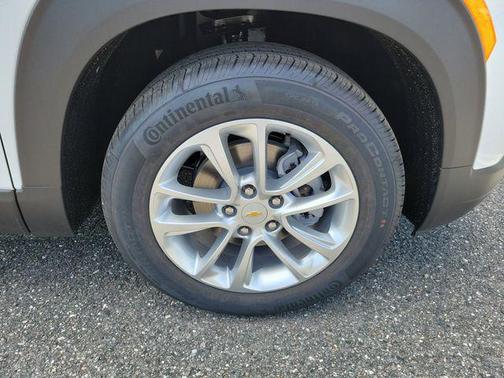 Summit White 2026 Chevrolet Trailblazer LS