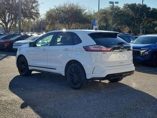 2022 Ford Edge SE