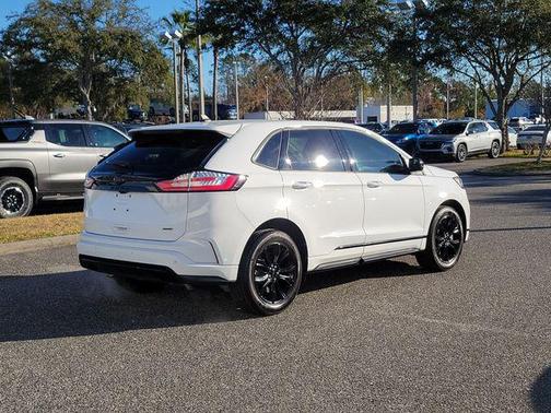 2022 Ford Edge SE