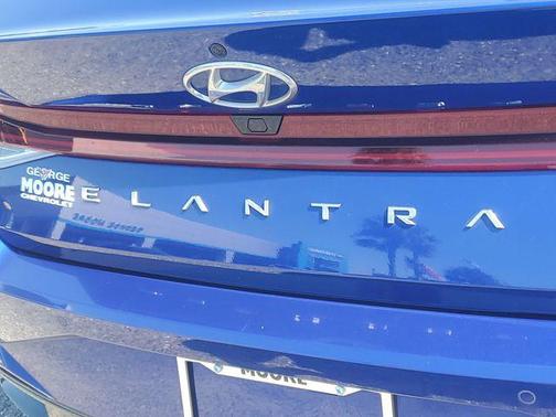 2022 Hyundai ELANTRA Limited